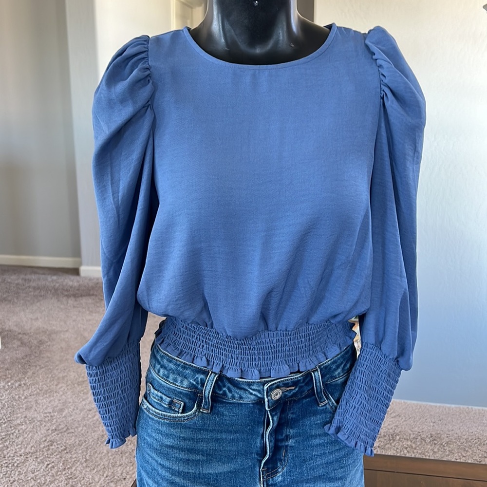 Love tree puff sleeve top size medium color blue